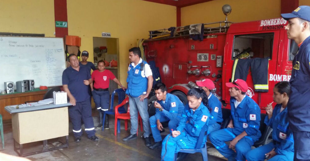 La Cruz Roja Colombiana desplegó su equipo a municipios como Fundación para apoyar en la emergencia.