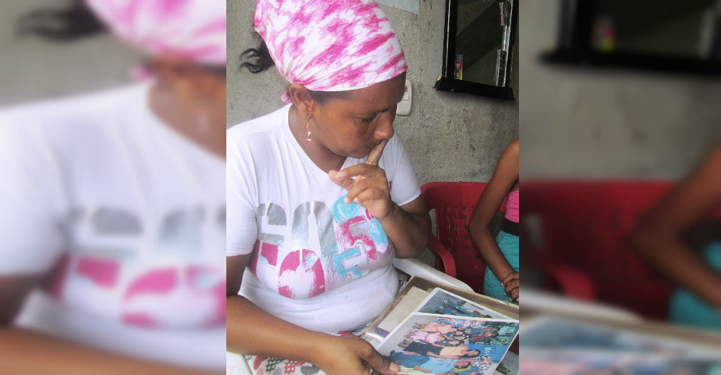 Mary Luz hoy ve el fruto de su esfuerzo y superación en su álbum familiar. “Esta foto fue un fin de año muy pobre, pero felices de estar juntos” dice al mirar la imagen.