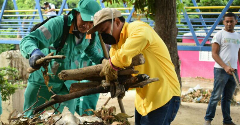 En total fueron llenados 3 contáiners de 5 toneladas de basura extraída del río.