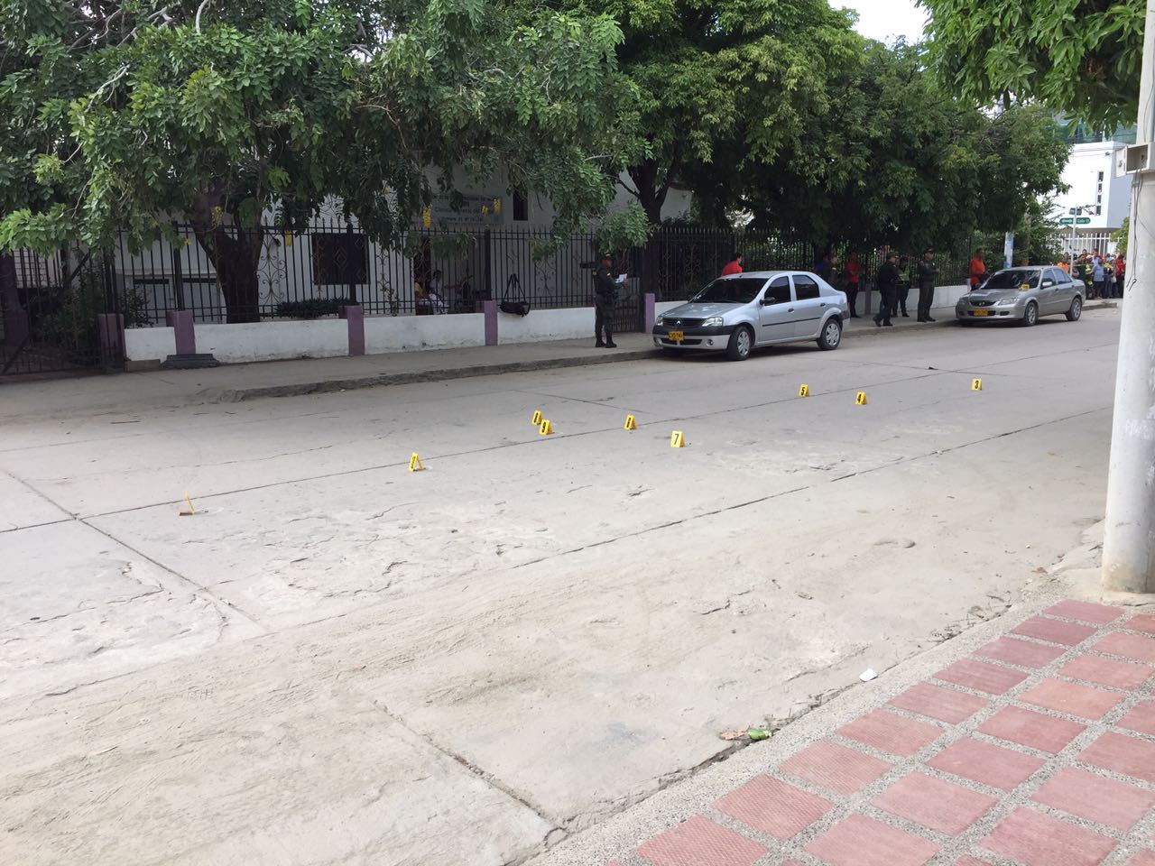 En la calle quedaron por lo menos 8 cartuchos de los tiros que le quitaron la vida a la docente.