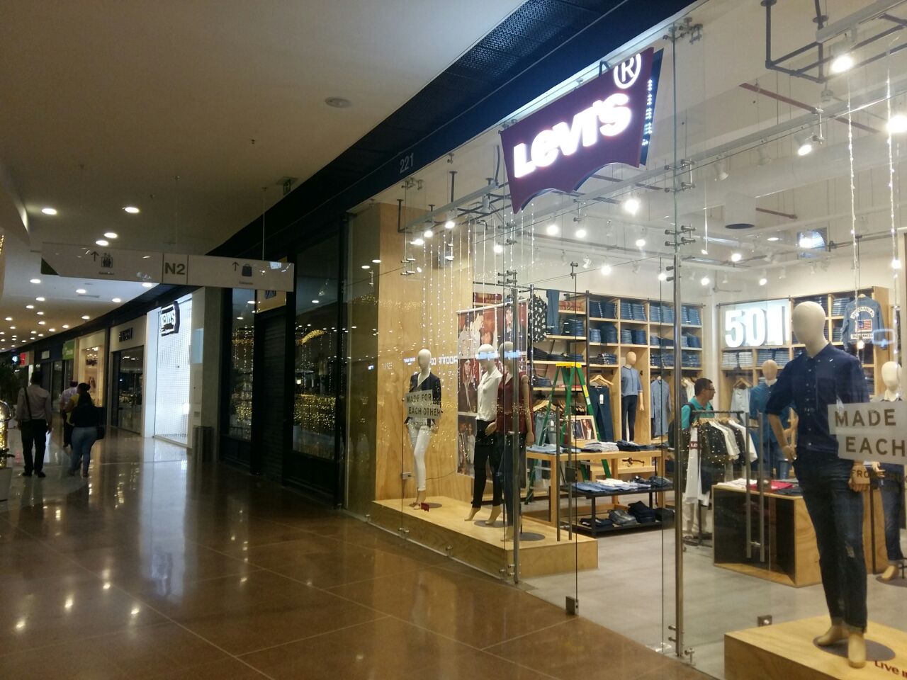 Los precios del Manicomio solo son comparables con los del exclusivo almacén Levis.