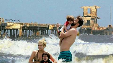 Piqué y Shakira junto a sus hijos en la playa de Puerto Colombia.