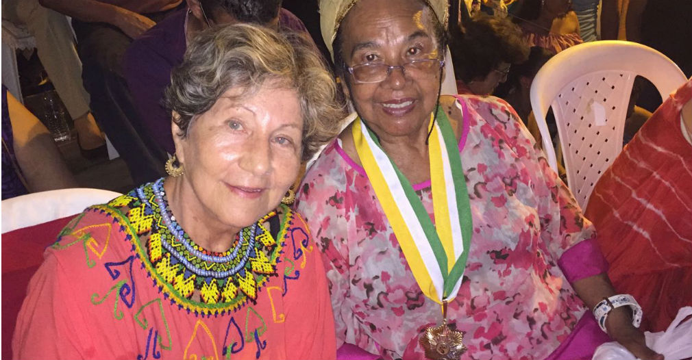 La homenajeada Totó la Momposina (derecha) junto a la antropóloga e invitada especial, Gloria Triana.