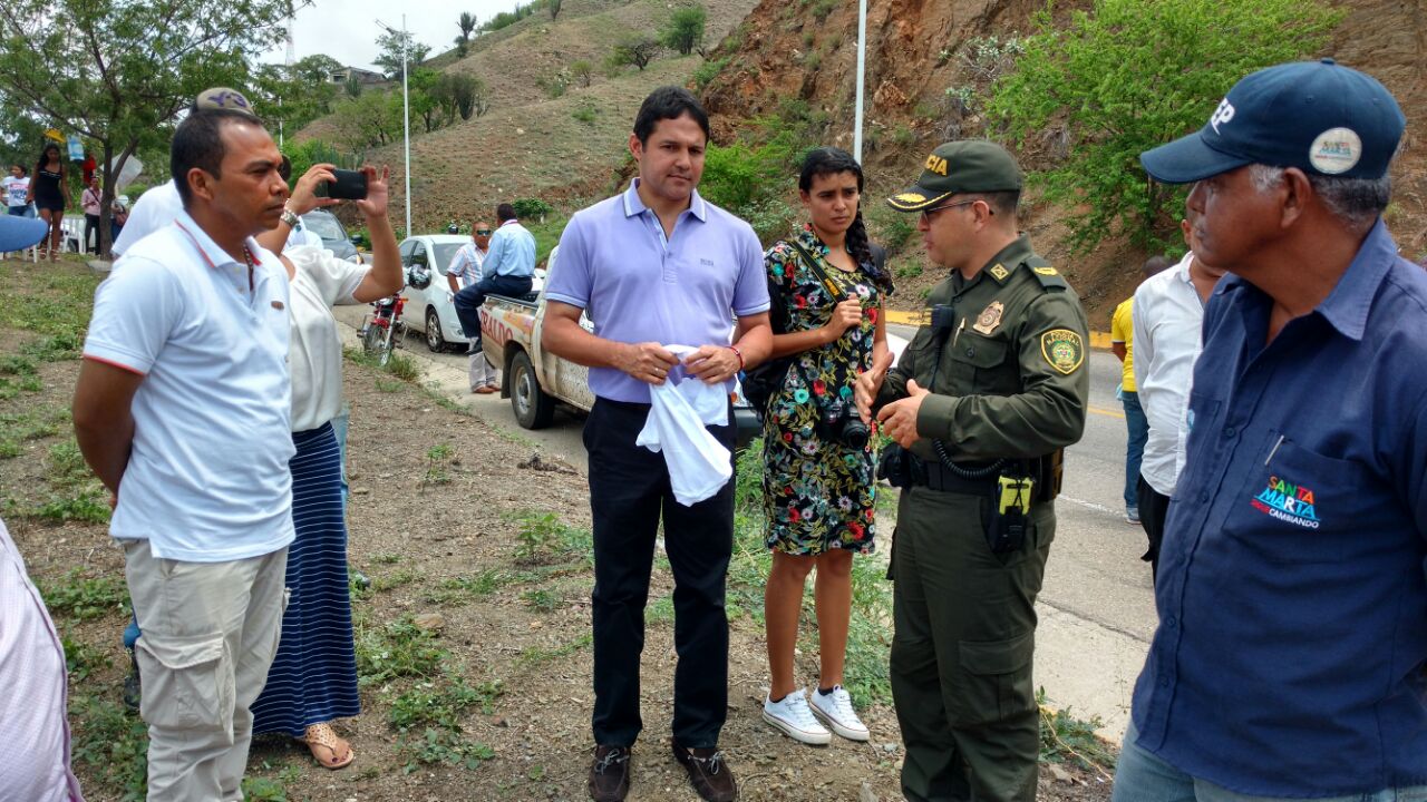 La Policía también hizo presencia para garantizar la legitimidad del procedimiento.