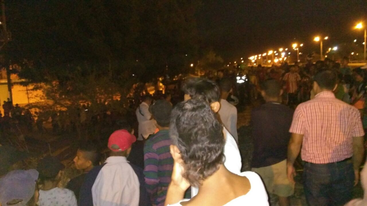 Tras el estruendo de al menos 5 disparos, la comunidad salió a las calles y se encontró con la escena.