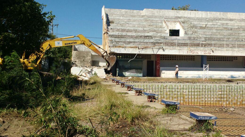 Desde el pasado lunes se iniciaron obras con maquinaria pesada en la Piscina Olímpica.