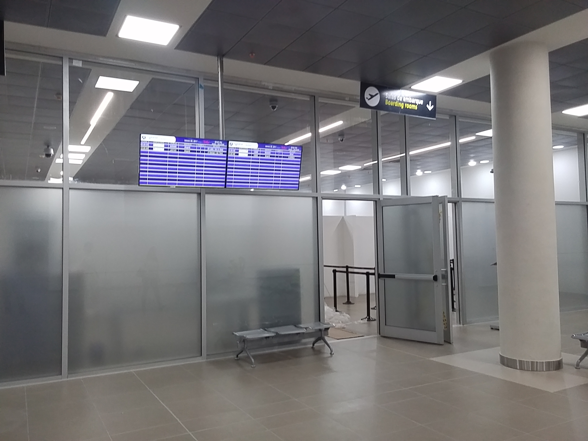 Seguimiento.co Ingreso a la nueva sala de abordaje, en el segundo piso.