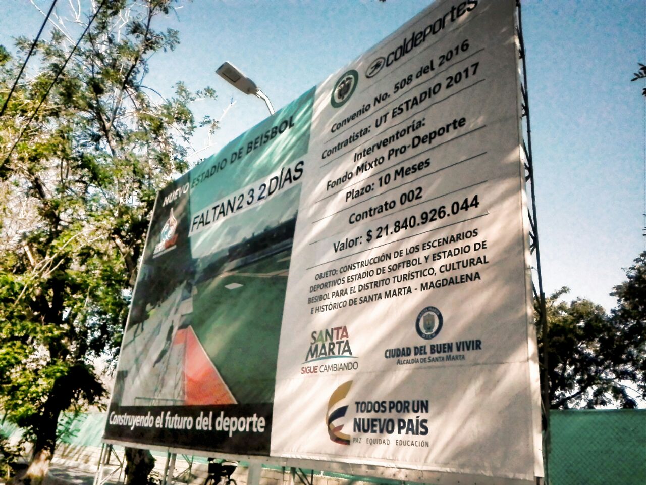 Estadio de béisbol. SÍ tiene conteo regresivo. 