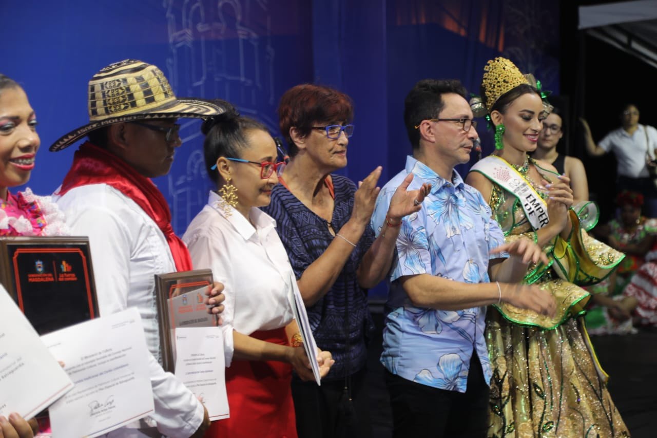 Mincultura Ministra de cultura, gobernador del Magdalena junto a la emperatriz de la cumbia 2022