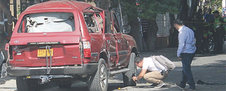 Atentado con granada a la camioneta en la que se movilizaba Samir Lindo.