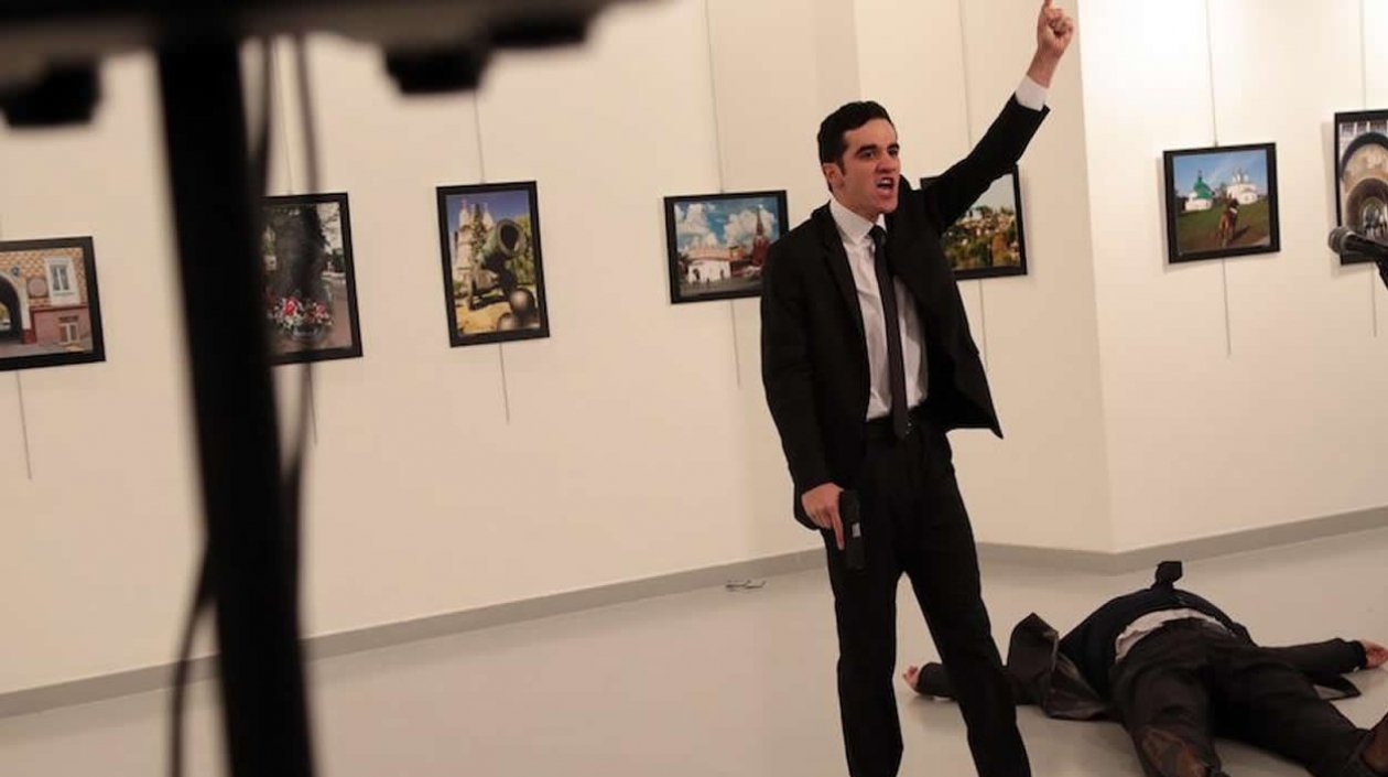 Este fue el hombre que, ante las cámaras, disparó contra el embajador.