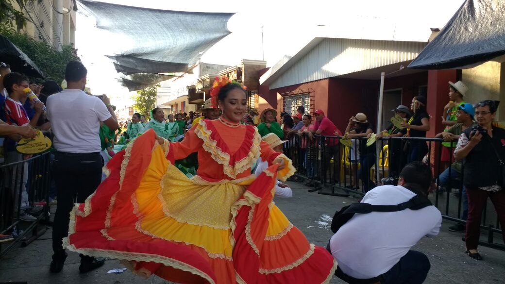 Los cienagueros se tomaron las principales calles del municipio en el desfile principal de esta festividad.