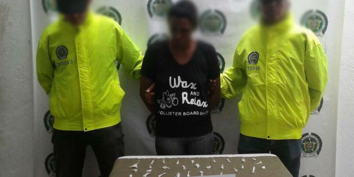 Policía del Magdalena. La una mujer de 36 años de edad capturada en el corregimiento de Charanga, en Cerro de San Antonio fue dejada a disposición Fiscalía Seccional de Pivijay.