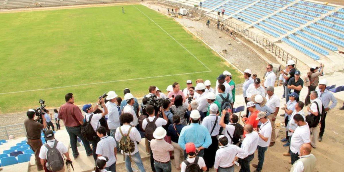 Alcaldía Santa Marta Periodistas de Bogotá acompañaron al alcalde en un recorrido por los escenarios deportivos.