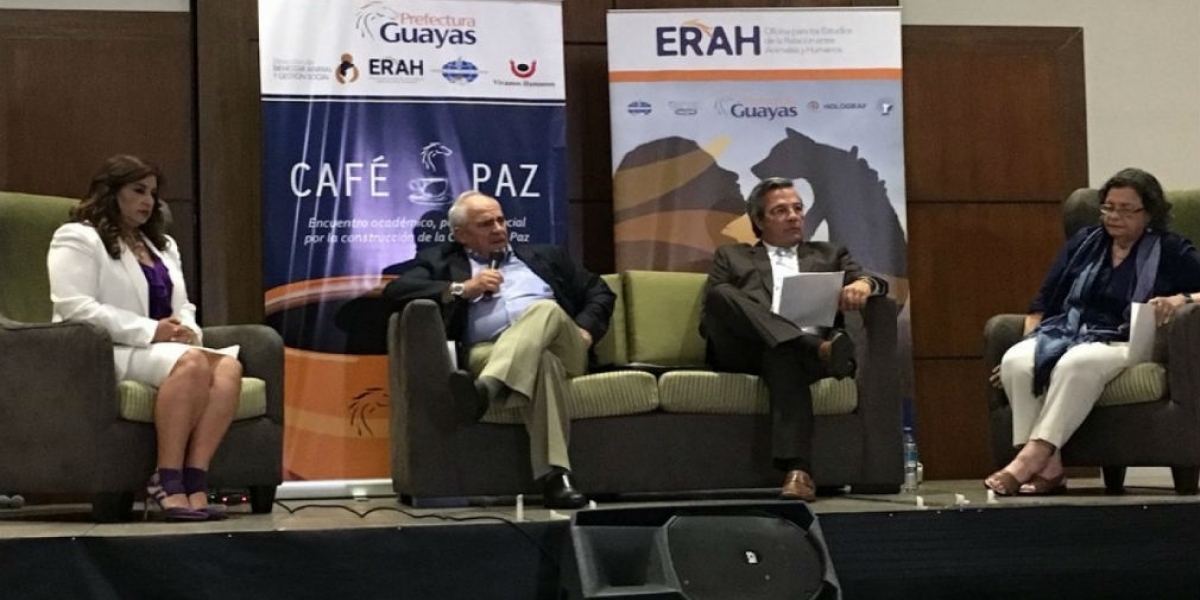 ERAH El expresidente participa en un foro en Ecuador donde habla de Paz y Medio Ambiente.