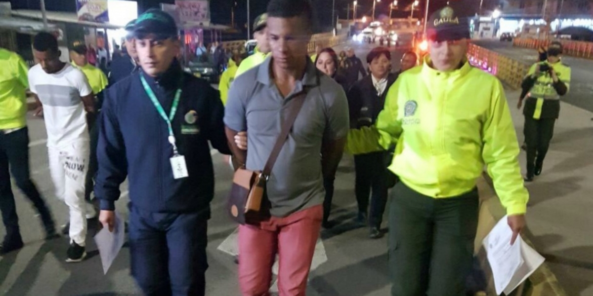 Fiscalía. Momento en el que capturan a alias "Cholo".