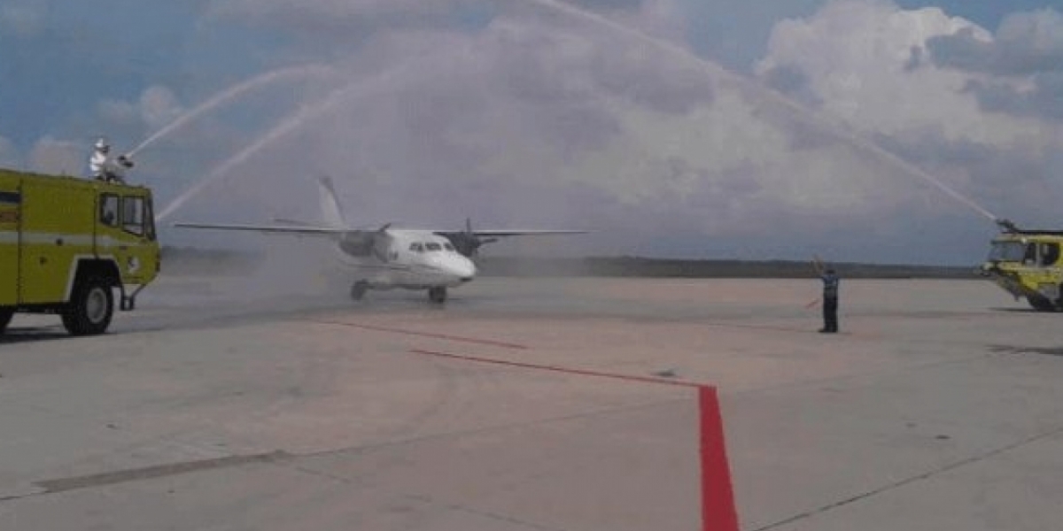 asiesnoticias La aerolínea Aerocaribe anunció este viernes que ofrecerá vuelos chárter entre la ciudad colombiana de Riohacha y la venezolana de Maracaibo.