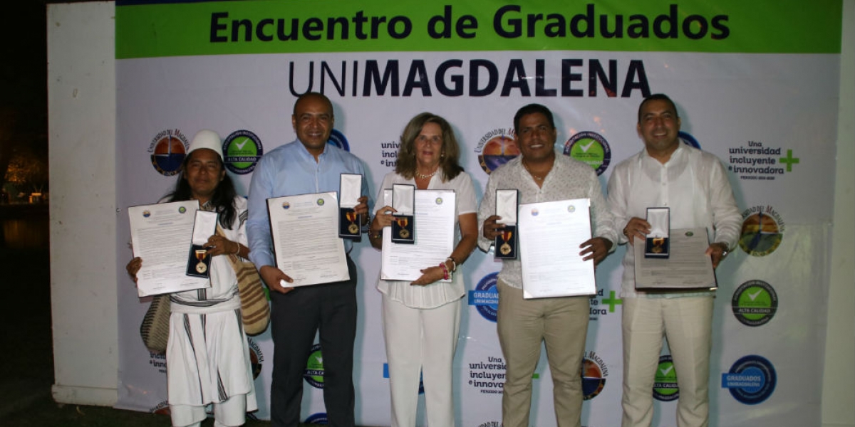 Universidad del Magdalena. Se hizo entrega de reconocimiento distinción ‘Gaviota Dorada’, a seis graduados destacados por su calidad humana, académica, y profesional en el ejercicio de sus actividades.