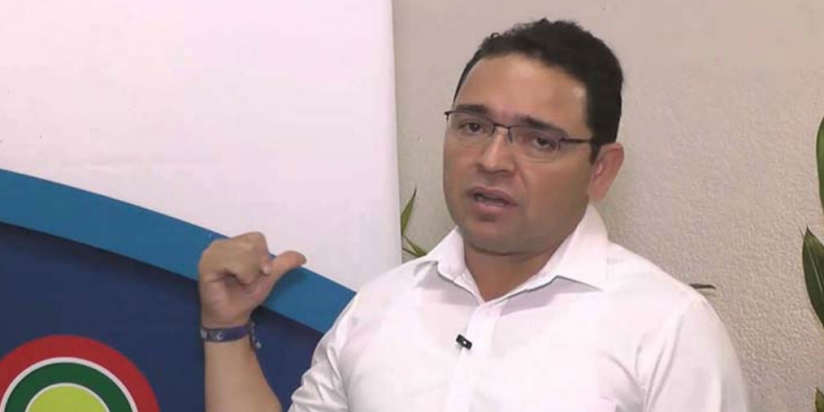 Archivo Una decisión provisional de la Procuraduría deja suspendido a Martínez por tres meses.