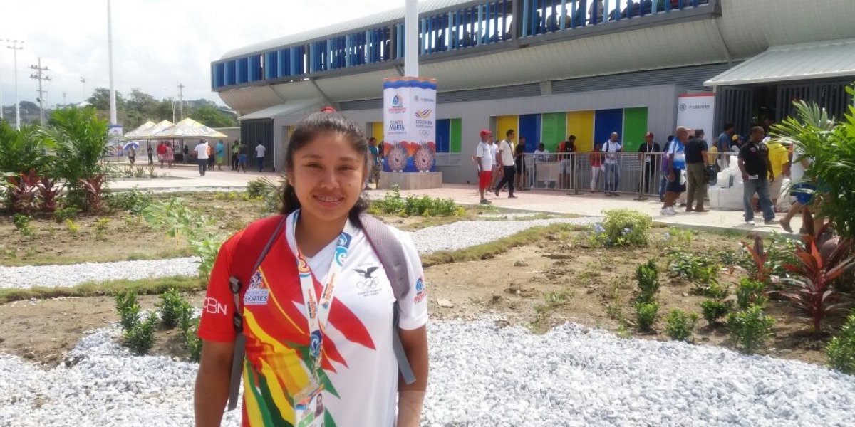 Seguimiento.co Caroline Campero, jugadora de softbol de Bolivia