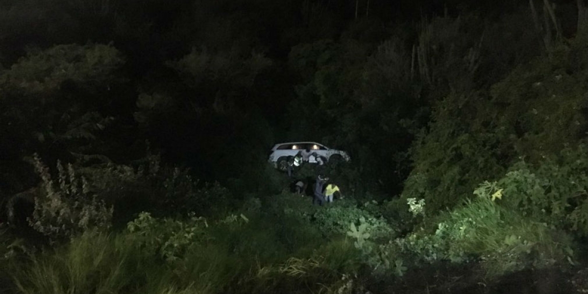 Transeúntes que pasaban por el lugar tomaron fotografías del accidente.