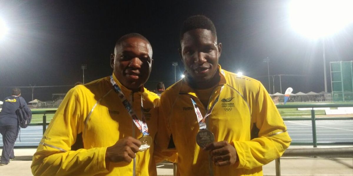 Jhon Murillo y Divie Murillo, hermanos que compiten en el salto triple del atletismo.