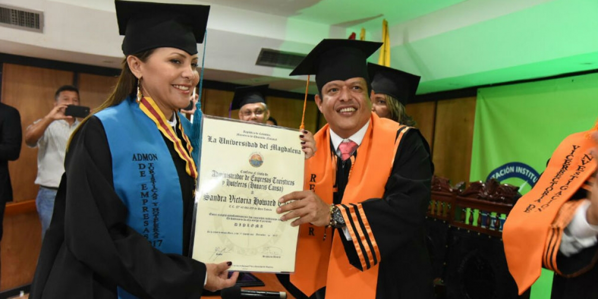 Viceministra de Turismo, Sandra Howard y Pablo Vera, Retor de la Universidad del Magdalena.