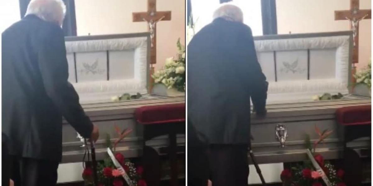 Abuelo cantando a su esposa muerta.