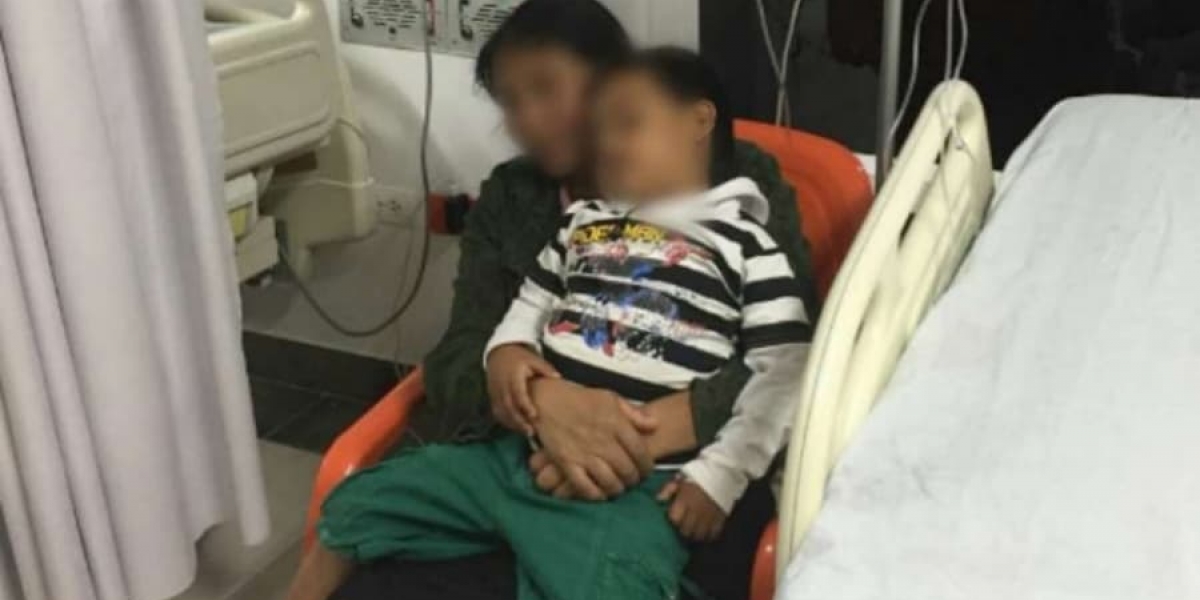 Twitter: @karenabudi. Niño ebrio e intoxicado por culpa de su padrastro.