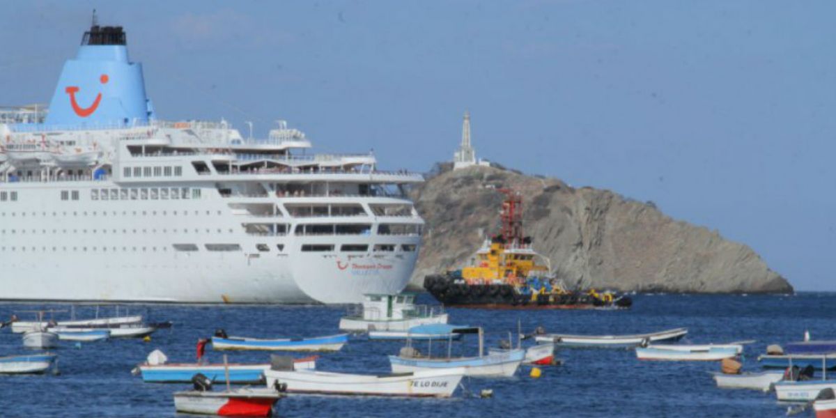 Alcaldía A bordo 1.506 y 630 tripulantes, originarios de Reino Unido y Canadá.
