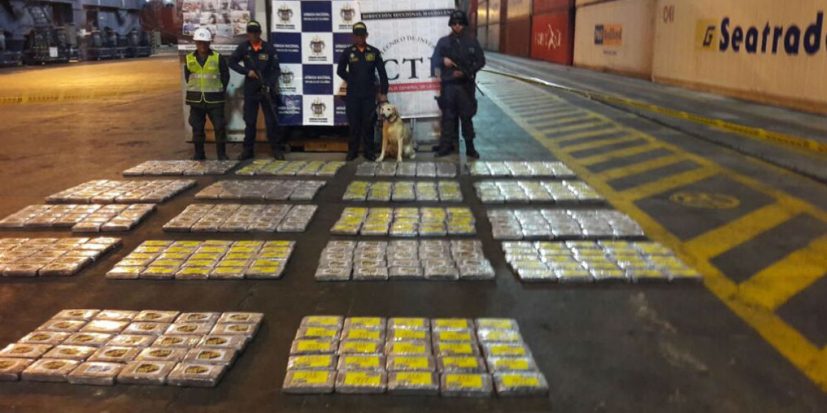 Policía Nacional 453 kilogramos de clorhidrato de cocaína a bordo de un buque de bandera de Liberia.