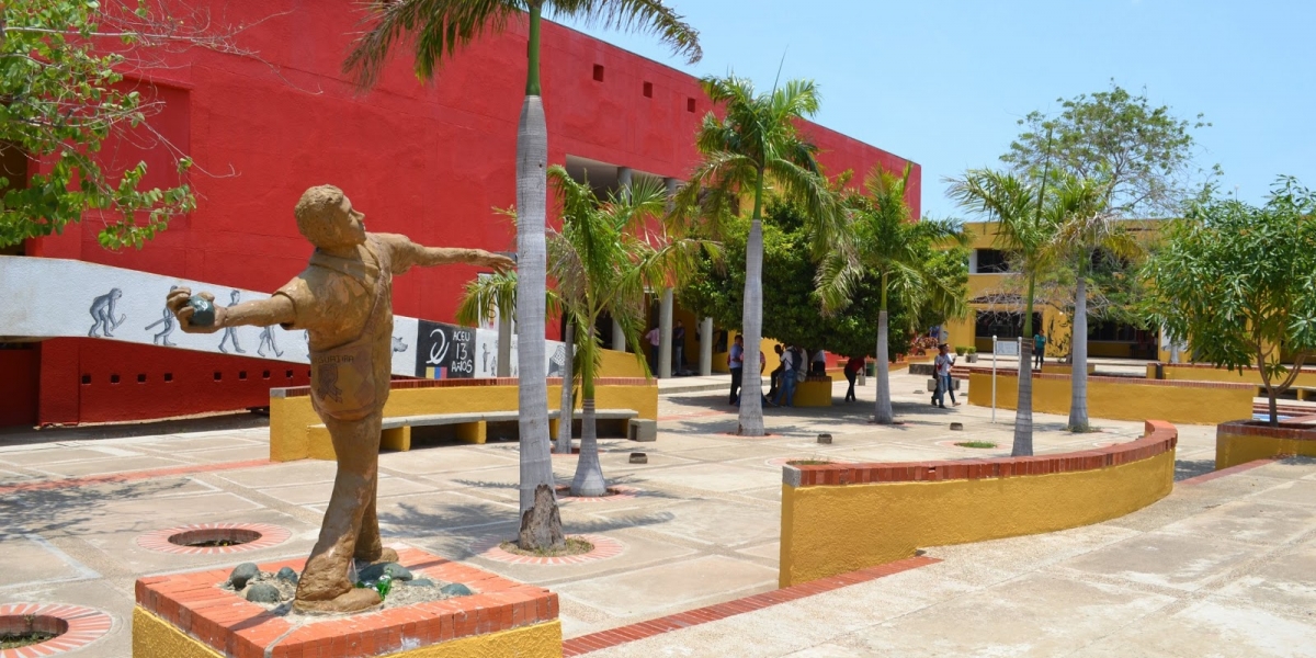 Fachada de la Universidad de la Guajira.