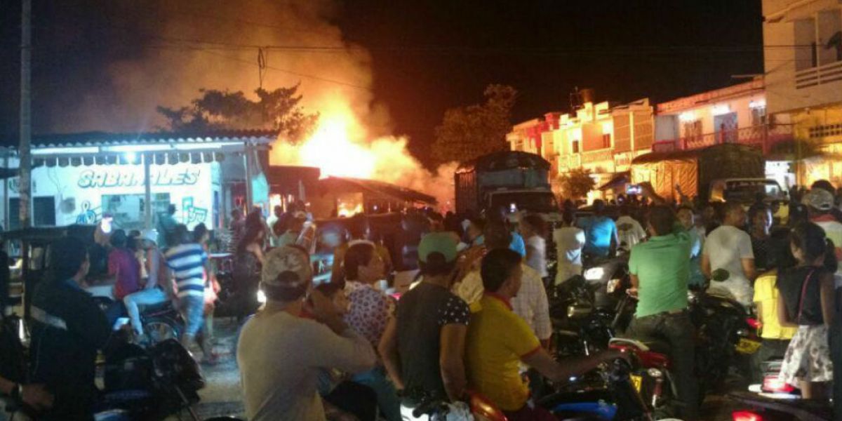 Cortesía Impresionante incendio en el mercado de Fundación.