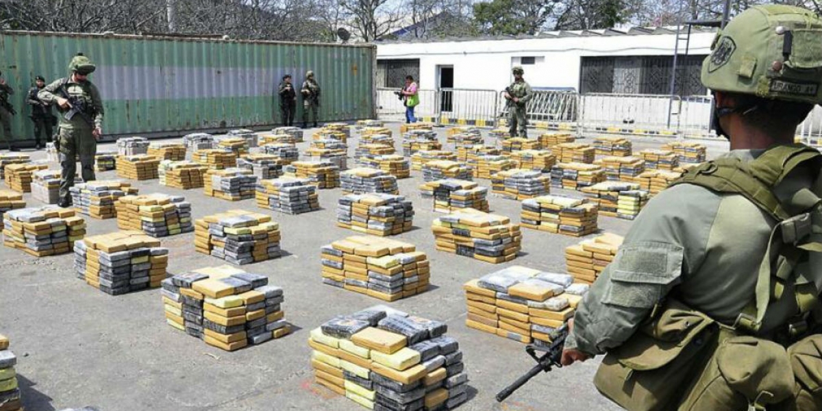 Policía Antinarcóticos. Policía Antinarcóticos incautó 6.184 kilos del alcaloide.