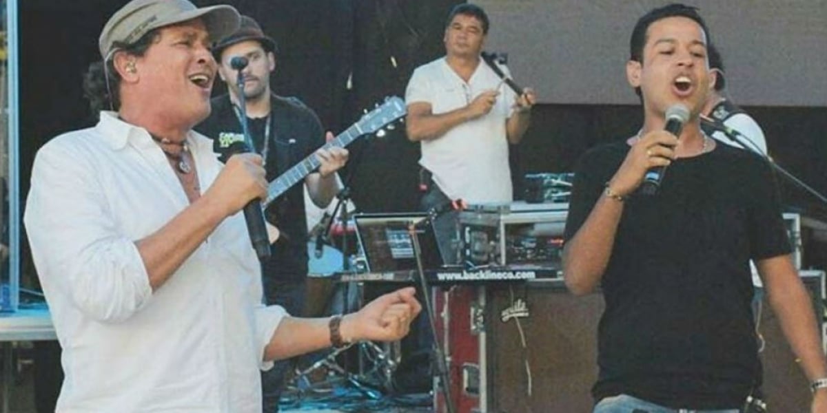 Carlos Vives y Martín compartiendo escenario.