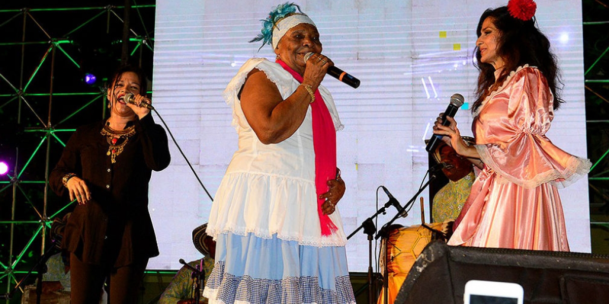 La cantante Petrona Martínez  y la intérprete de la cantante Emilia Herrera, conocida como 'La Niña Emilia'.