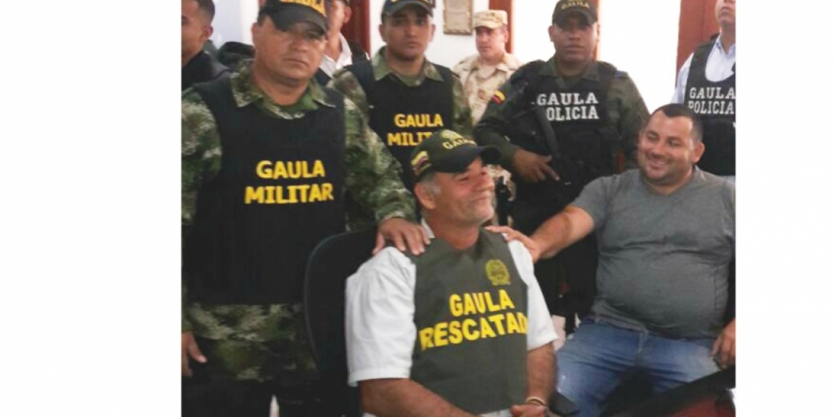 Foto: Cortesía. El ganadero rescatado en Riohacha donde fue recibido por sus familiares.