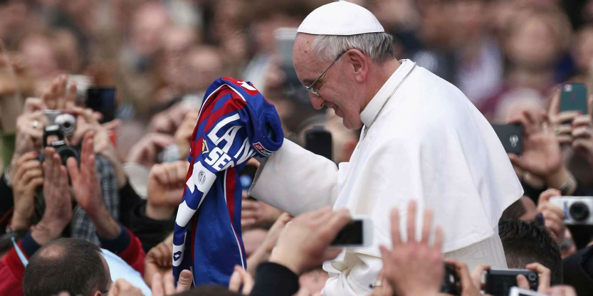 Foto: shock.co Hinchada busca que el Papa Francisco le dé la bendición al Unión Magdalena aprovechando su visita al país este año.