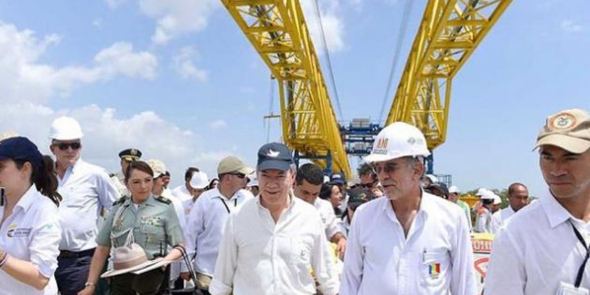 Foto: Colprensa. El presidente Juan Manuel Santo visitó la obra en compañía de los gobernadores del Atlántico y Bolívar.