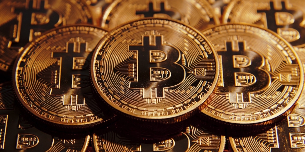 El bitcoin es una moneda virtual que da interesantes réditos a sus inversores, pero que ha sido aprovechada por embaucadores. 