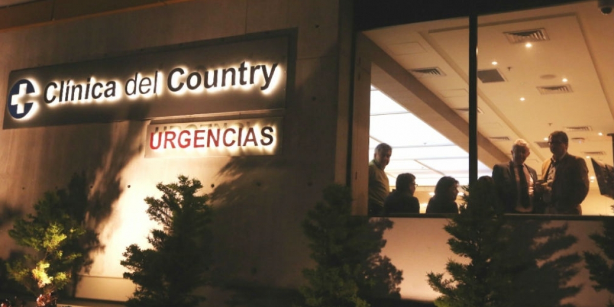 Zona Cero. Fachada de la Clínica del Country a donde fueron llevadas las personas heridas en el Centro Comercial Andino.