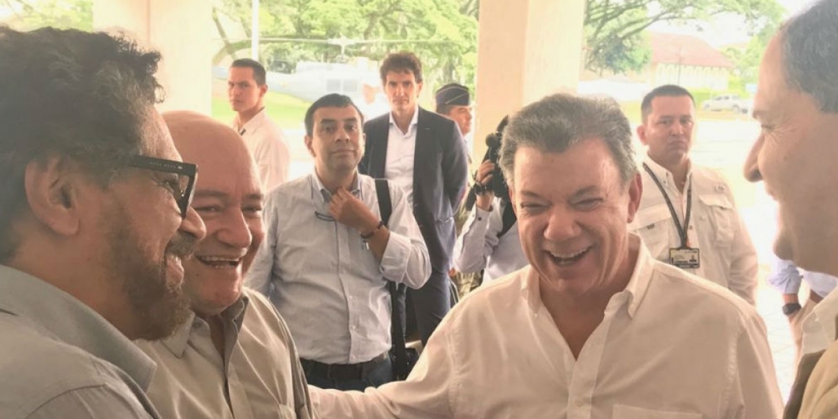 Un sonriente Presidente Santos cumple este martes el acto que en cualquier mandatario del país hubiera querido estar: la entrega de las armas de las Farc. 