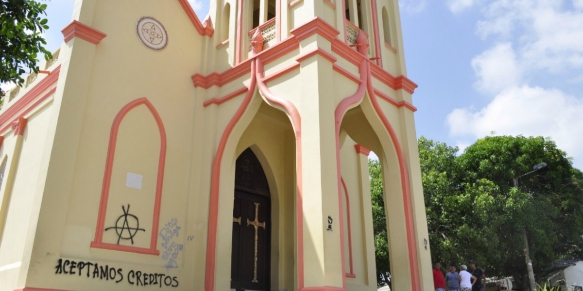 Foto: Jairo Cassiani / Zonacero.com Fachada de la iglesia Santa María Magdalena, pintada con grafitis en la madrugada de hoy.