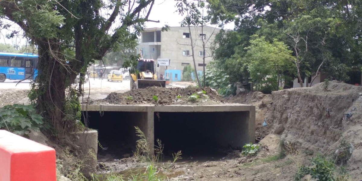 Foto: Ruta del Sol II. Sigue la polémica por los trabajos de canalización de la Quebrada Tamacá.