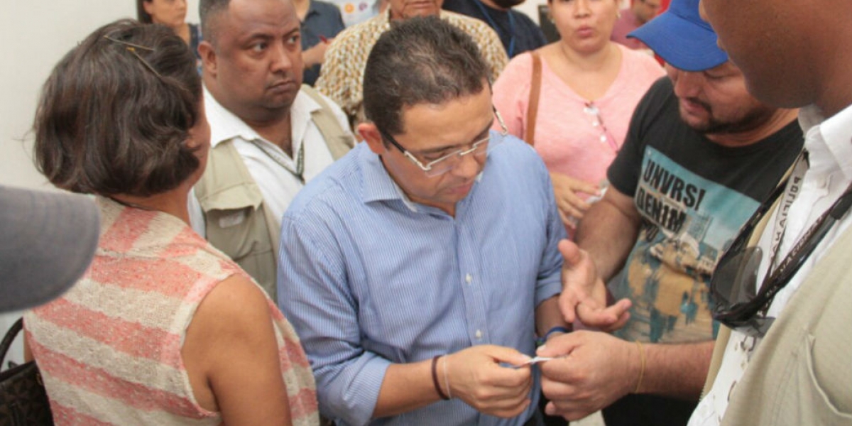 Alcalde Martínez visitó las oficinas de Veolia.