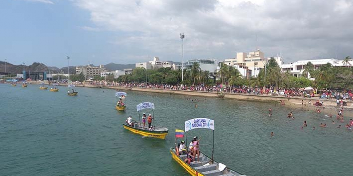 La Bahía de Santa Marta es el lugar tradicional en el cada año se reúnen a los samarios para disfrutar de los eventos de la Fiesta del Mar.  