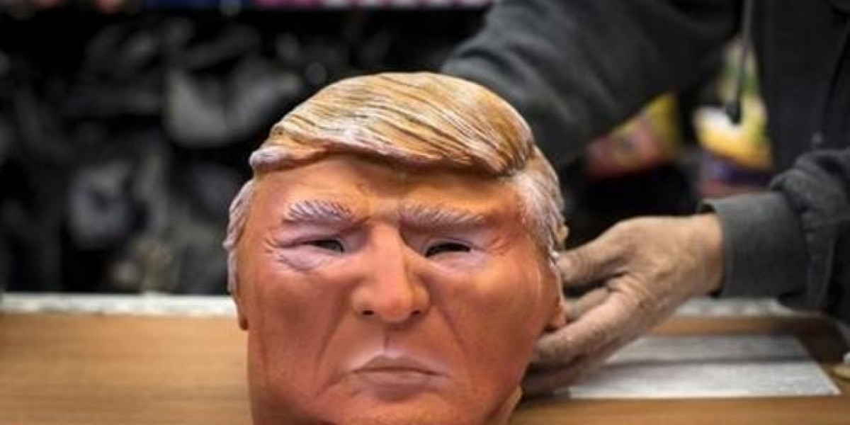 ABC.es Los ladrones usaban las máscaras de Trump para esconder sus rostros.