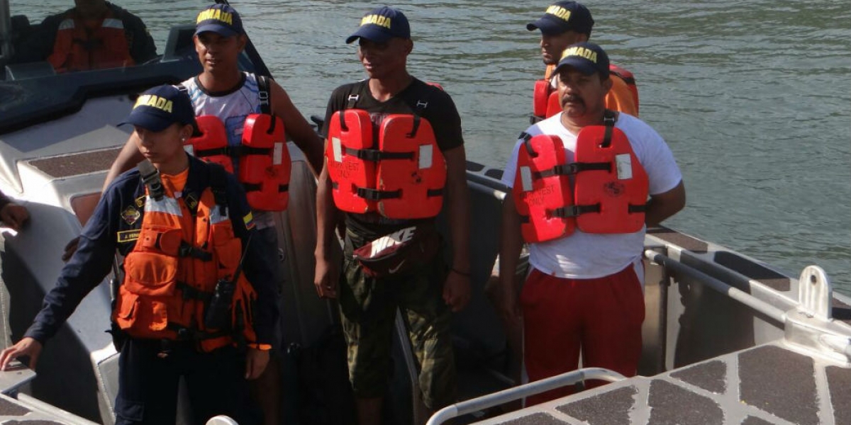 Tripulantes a su llegada a la Estación de Guarda Costa Santa Marta