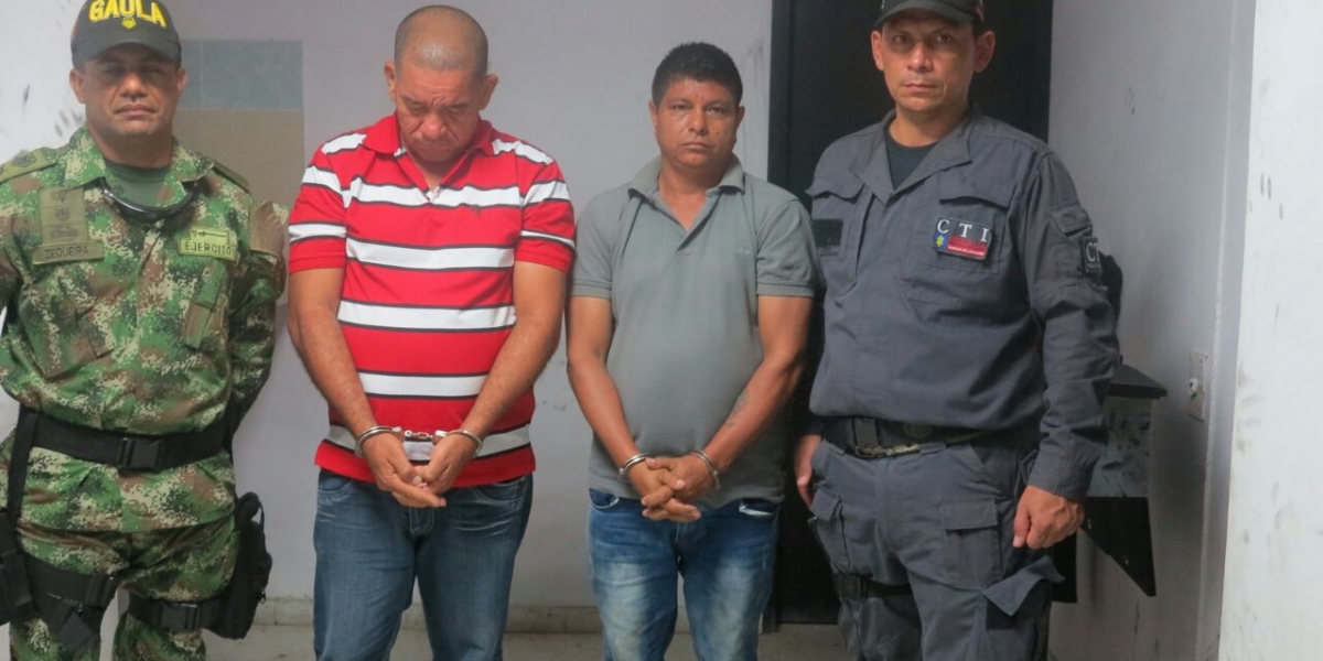Ejercito Nacional. Dos de los 14 detenidos.