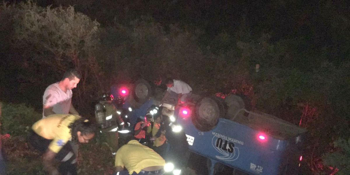 Cortesía. Los heridos fueron auxiliados por paramédicos de varias ambulancias de clínicas privadas de esta capital, quienes realizaron los respectivos traslados.